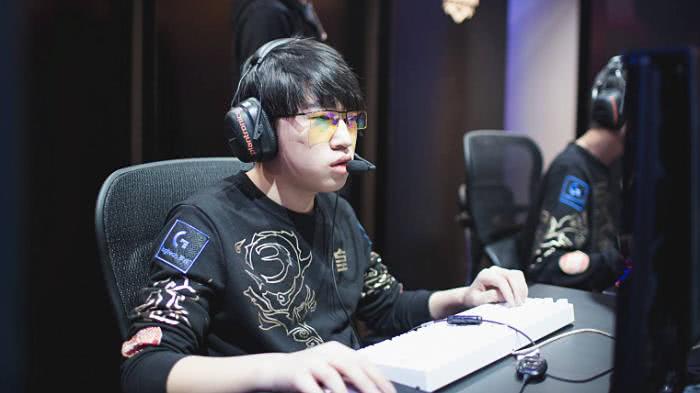 踩射门前的 踩射门前的