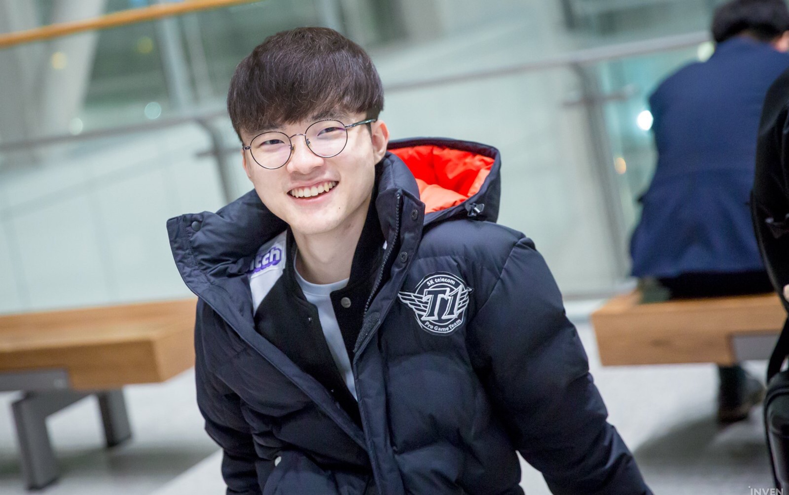 对手防线被 对手防线被